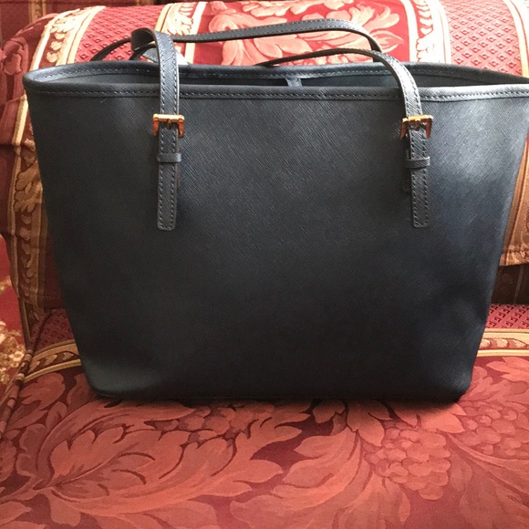 Michael Kors navy leather bag - Picture 2 of 8